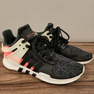 Mens/Womens black and white adidas athletic running shoes size 7.